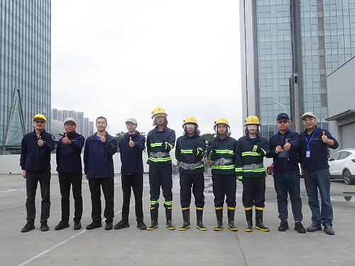 为进一步提升员工消防安全意识，普及消防安全常识，不断提高员工防火灭火能力和快速疏散逃生技能。2023年12月6日，深圳开沃工厂组织进行全员消防疏散演练，深圳公司常务副总许建东主持，深圳工厂全体员工参加。 本次消防演习紧紧围绕2023年消防安全月主题“预防为主，生命至上”，通过现场讲解学习消防器材使用、快速疏散逃生方法、灭火器实操灭火练习、案例警示教育、义务消防队模拟烟雾高压水枪灭火等多种方式，以贴近工厂、贴近生产、贴近实际的目的，教员工如何处置初期火灾、正确报警、自救逃生及日常用火注意事项等消防安全常识，切实增强了员工消防安全意识及火灾逃生自救和他救能力。