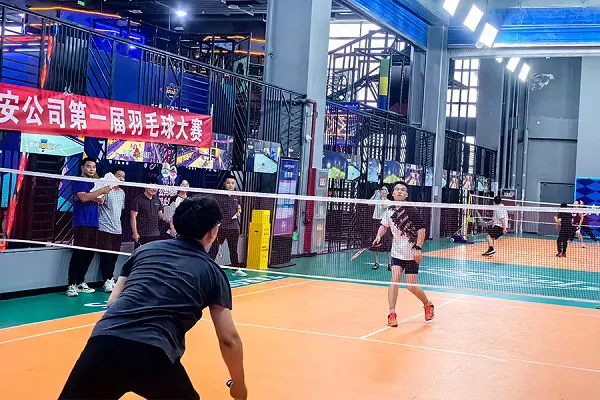 挥汗在西咸 | 拉普拉斯西安公司羽毛球大赛正式开打